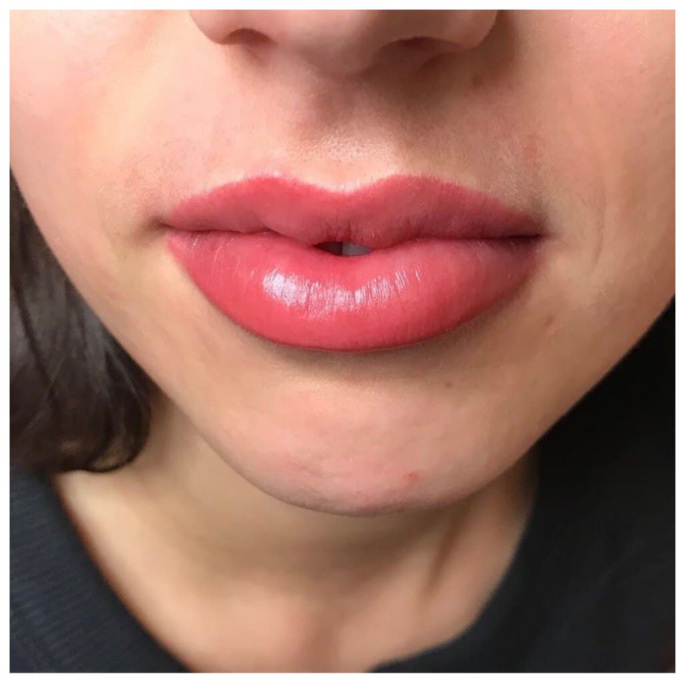 Перманентный макияж губ в салоне Лица